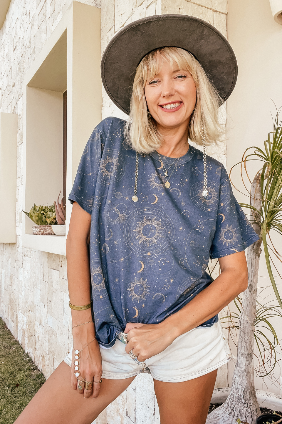 Oversize T-shirt Woman Embrace The Mystery Dark