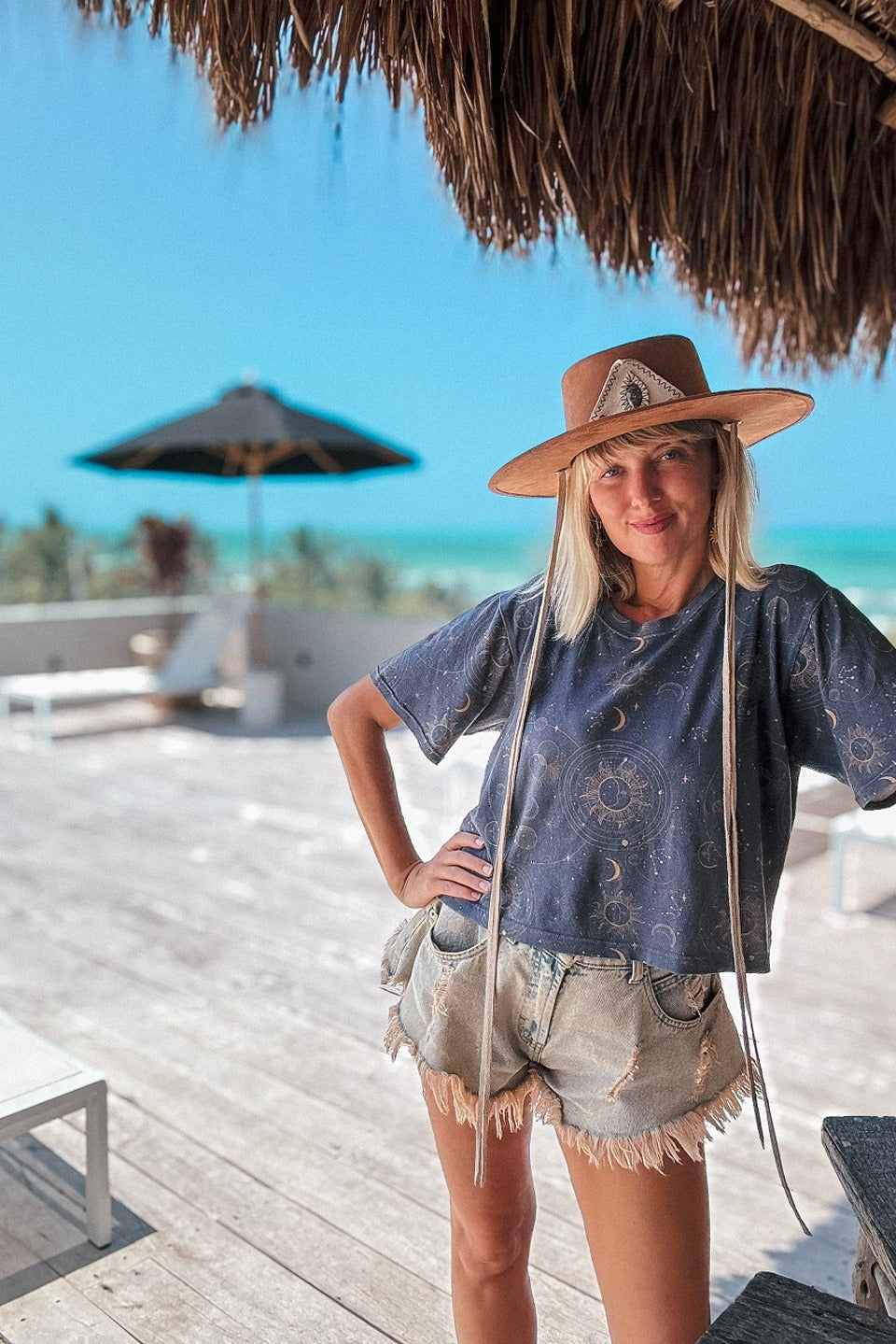 Short T-shirt Woman Embrace the Mystery Dark