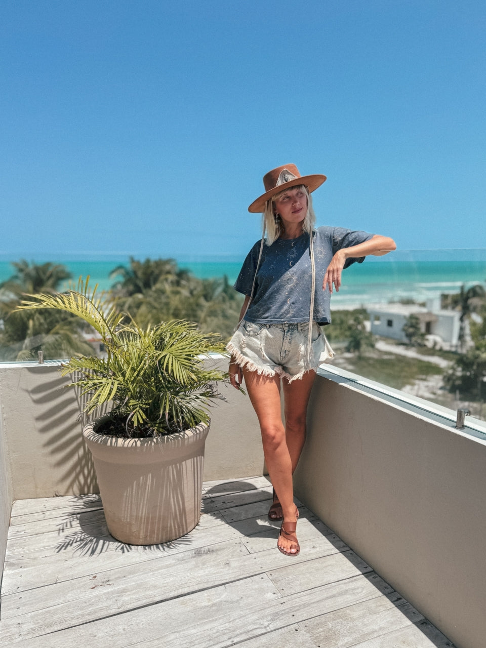 Short T-shirt Woman Embrace the Mystery Dark