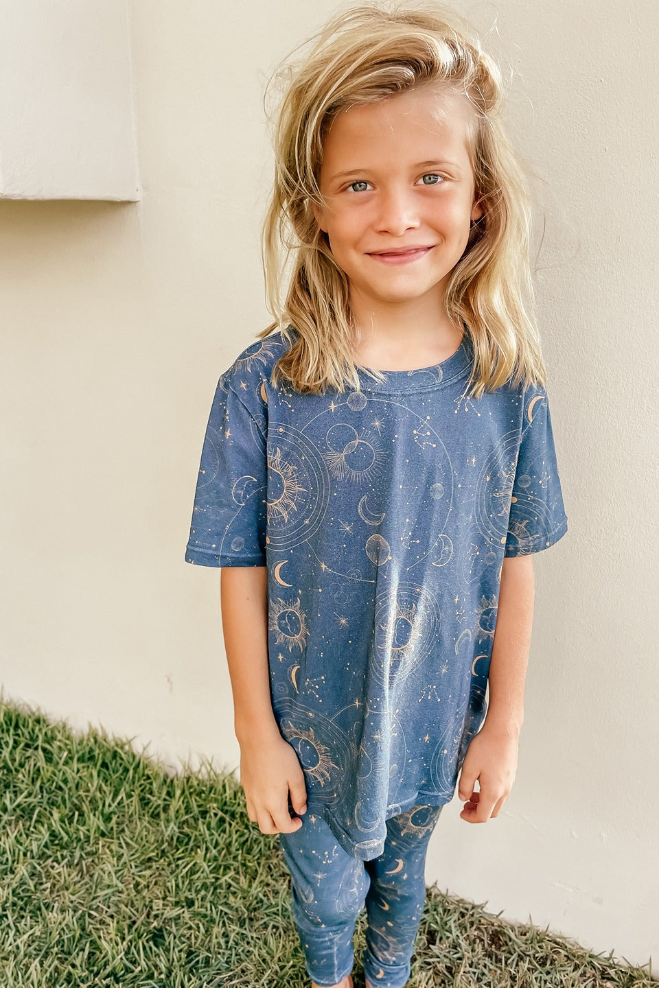 Oversize T-shirt Embrace The Mystery Dark Kids