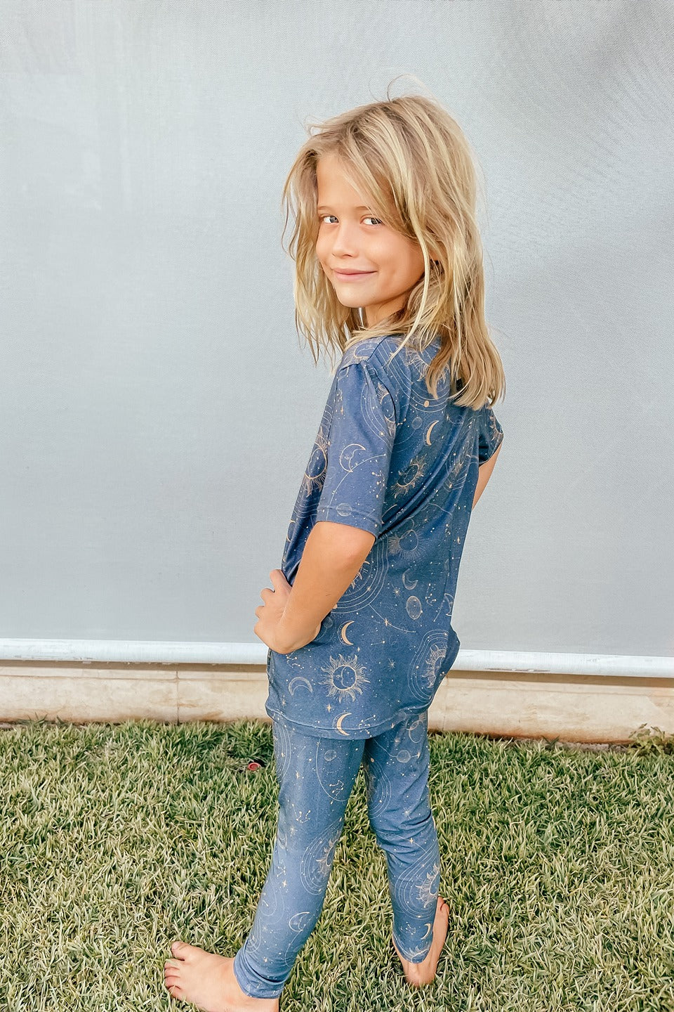 Oversize T-shirt Embrace The Mystery Dark Kids