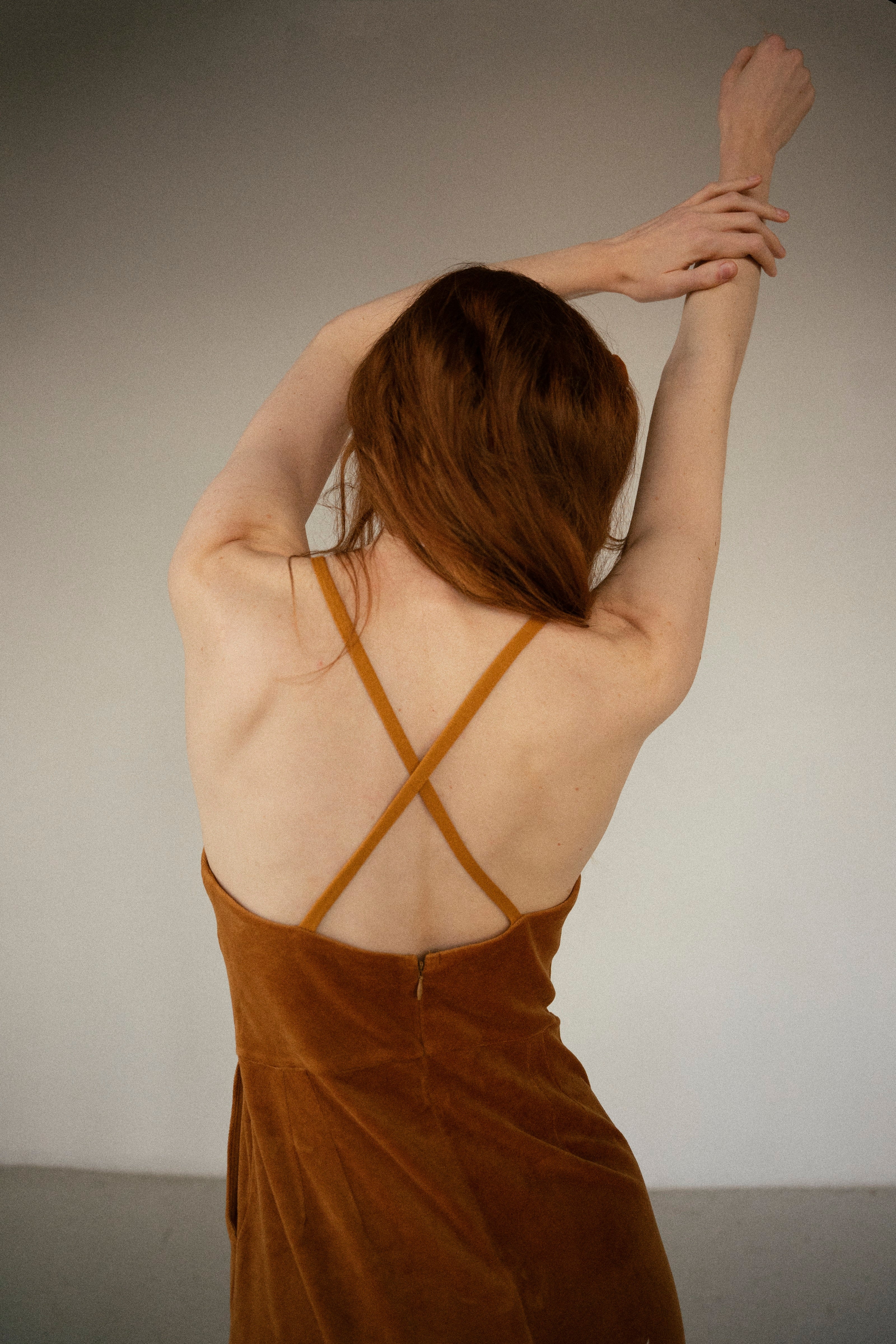 OD RĘKI Kombinezon Velvet Golden Ochre